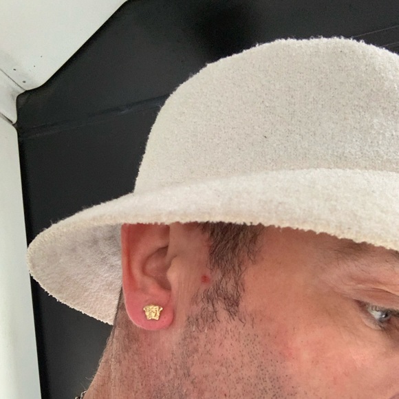 Men’s 10kt. Versace Medusa head earring (not pair) - Picture 2 of 2